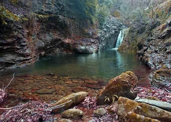 Traditional Stone House In Kissos Pelion Case de vacanță *